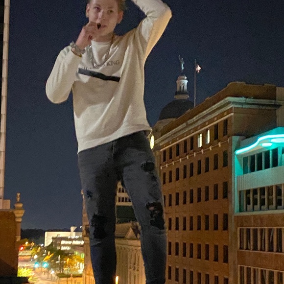 Meet your Posher, Christopher - Picture 1 of 1